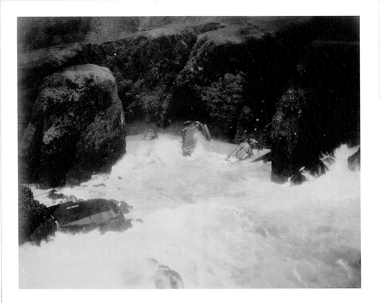 El San Patrick contra los acantilados de Ulak